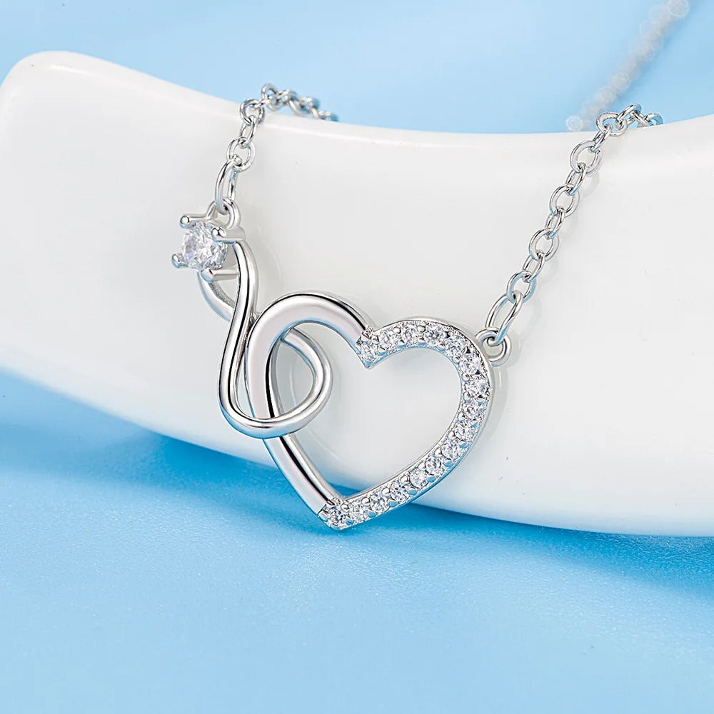 Corazón entrelazado y Zirconias | Collar de Plata 925